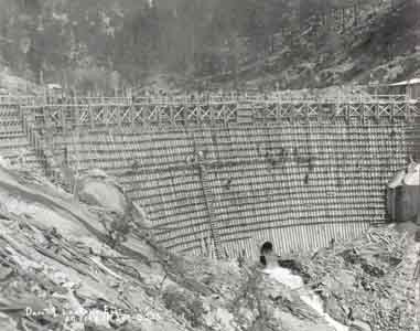 dam4.jpg (104102 bytes)